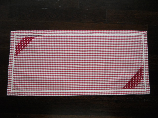 RUNNER BRODERIE SUISSE IN ROSSO